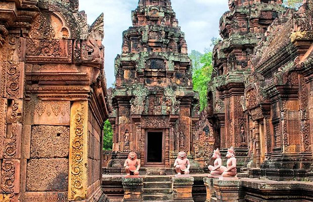 Banteay Srei, Beng Mealea & Koh Ker Small-Group Tour